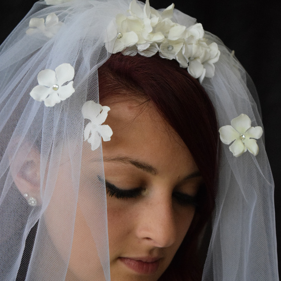 Flower and Jewel Embellished White Veil main image 4